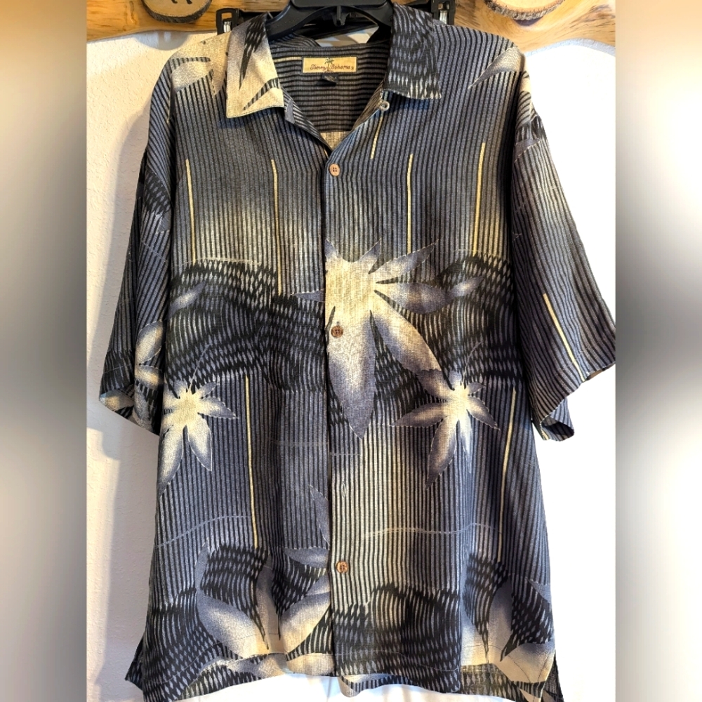 Tommy Bahama 100% Silk Button Down Hawaiian Shirt Size Large